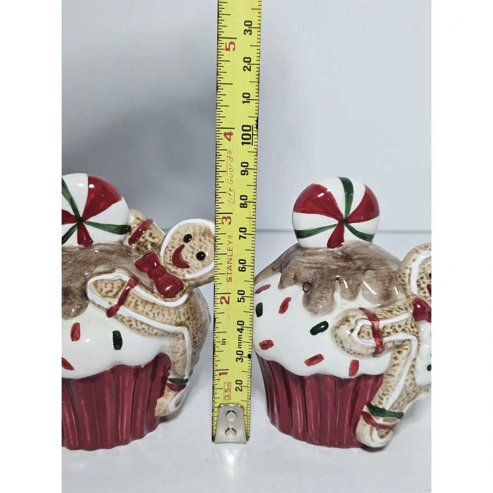 Fitz Floyd Sweet Treats Christmas Cupcake Gingerbread Salt Pepper Shakers 2006